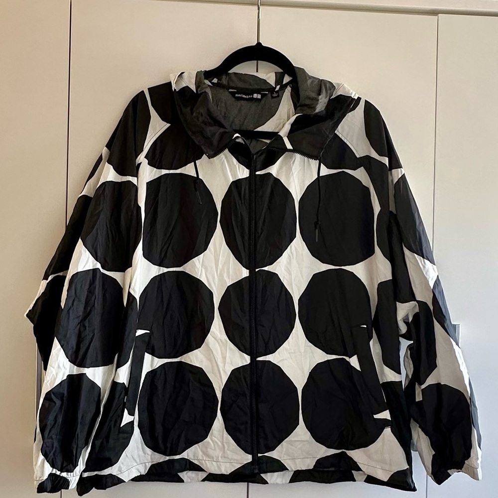 MARIMEKKO x UNIQLO Packable Lightweight Windbreaker